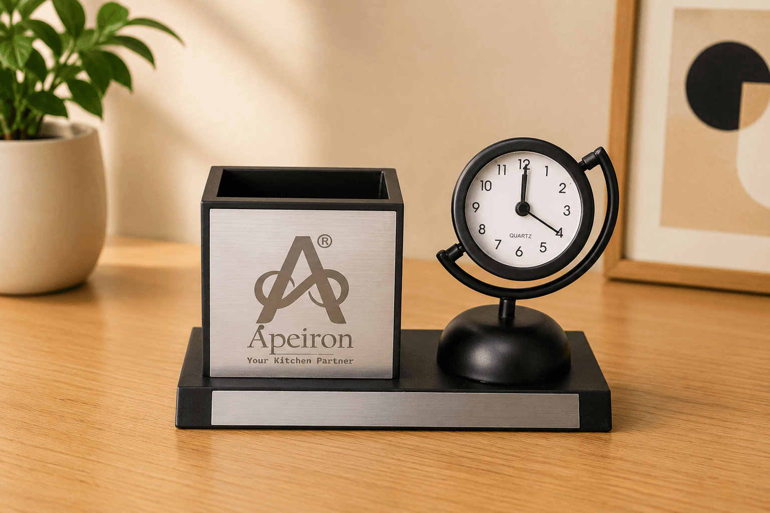 Apeiron Pen Stand With Clock 